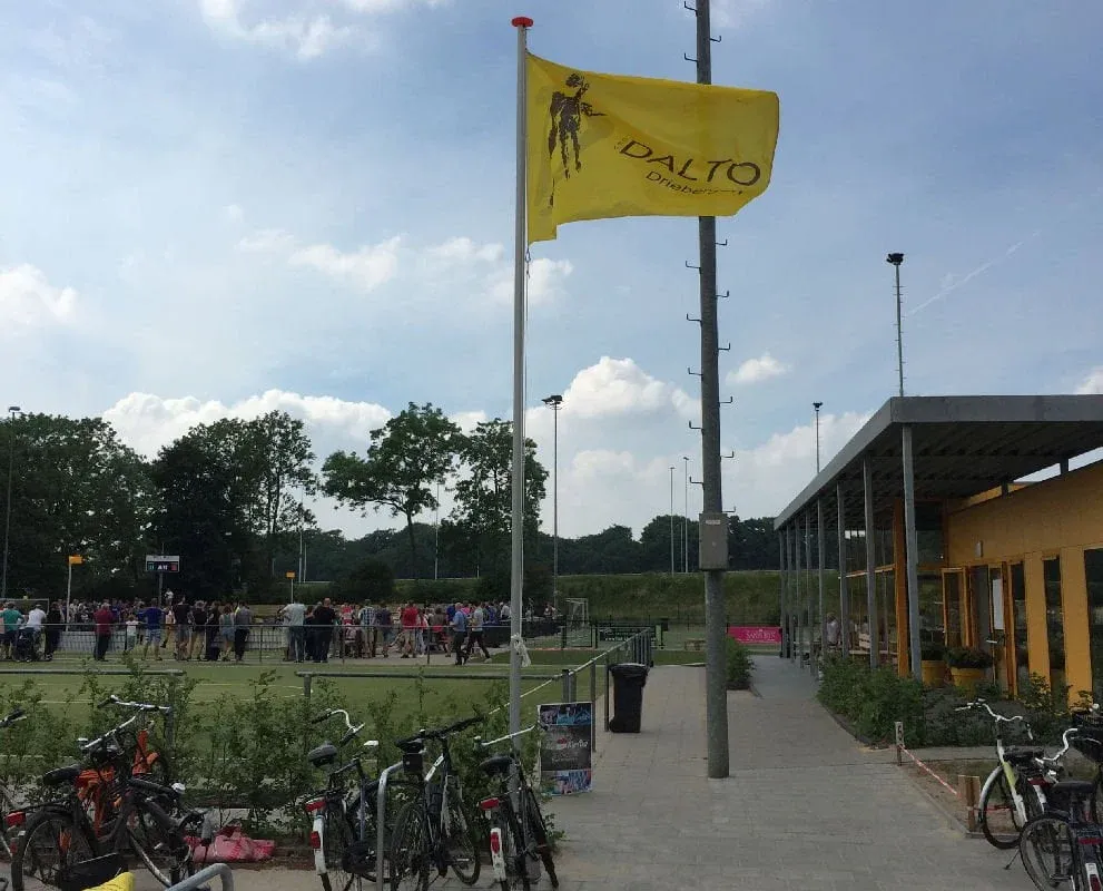 Nieuwbouw Clubhuis Dalto 1 Dalto, vlag in top