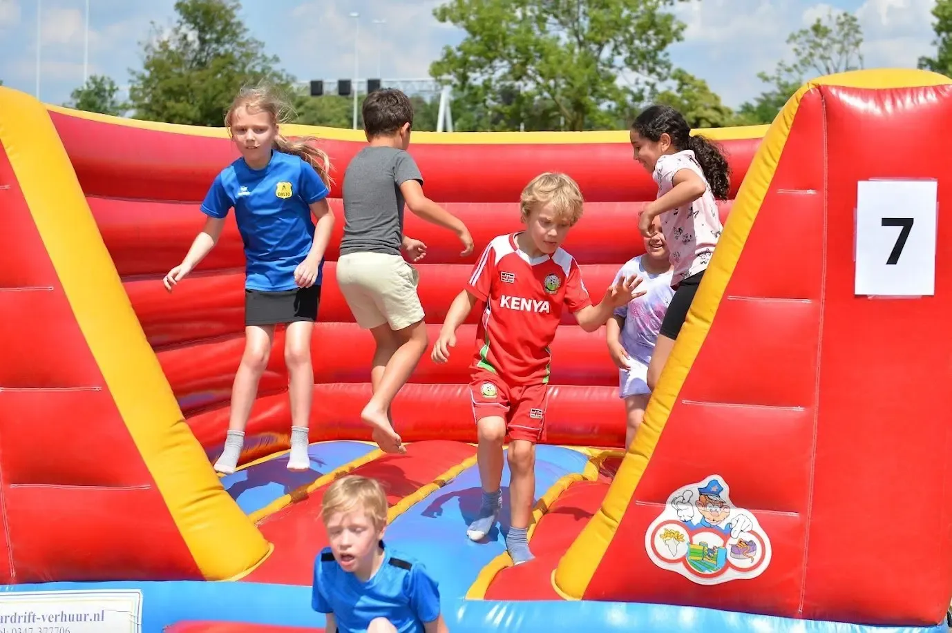 Dalto organiseert geslaagde jeugdinstuif met 120 basisschoolkinderen! 4 https://daltonl8039d.zapwp.com/q:i/r:0/wp:1/w:1/u:https://dalto.nl/wp-content/uploads/2023/07/20230621-Dalto_instuif-52.jpg