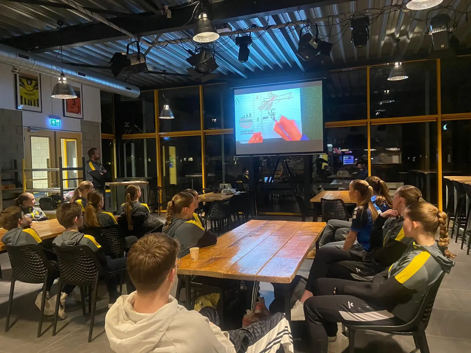 Trainerscafe - Dalto/Klaverblad Verzekeringen - Korfbal - Driebergen