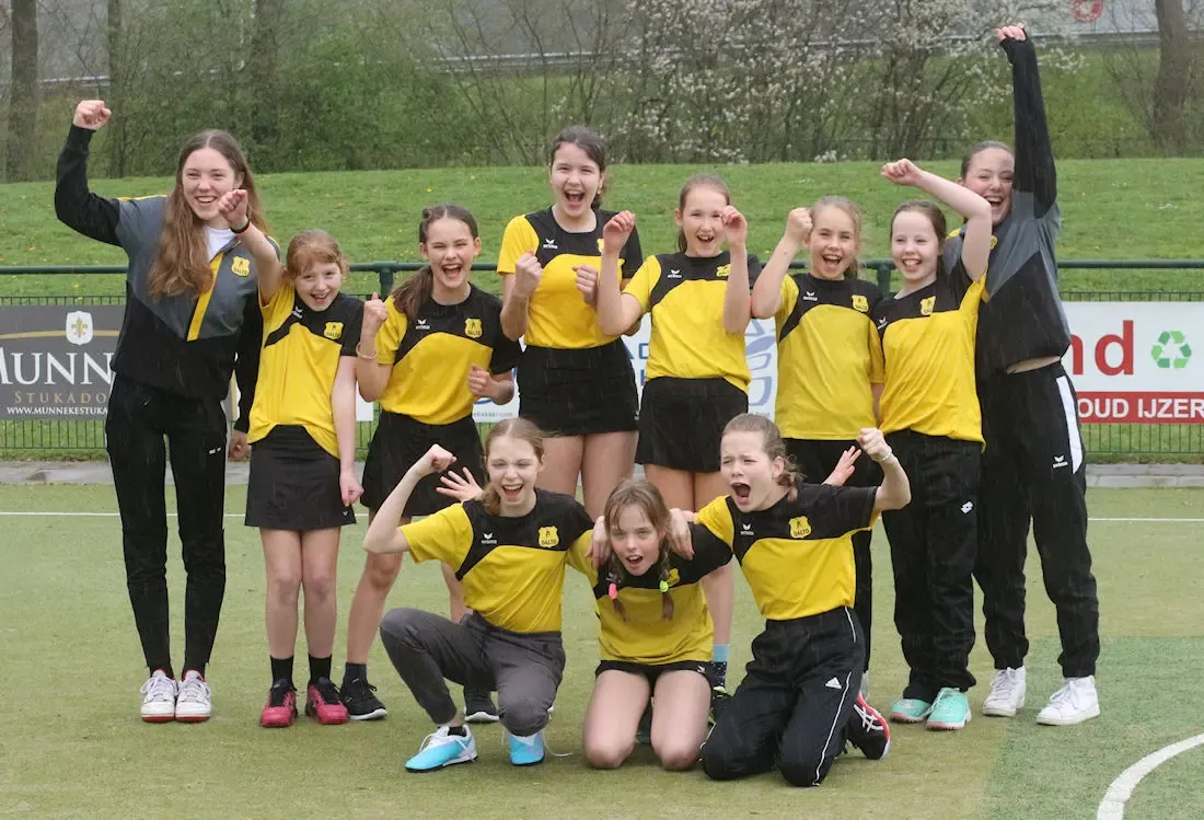 Team in het zonnetje! 1 20240406 Dalto D4 Kampioen - Dalto/Klaverblad Verzekeringen - Korfbal - Driebergen