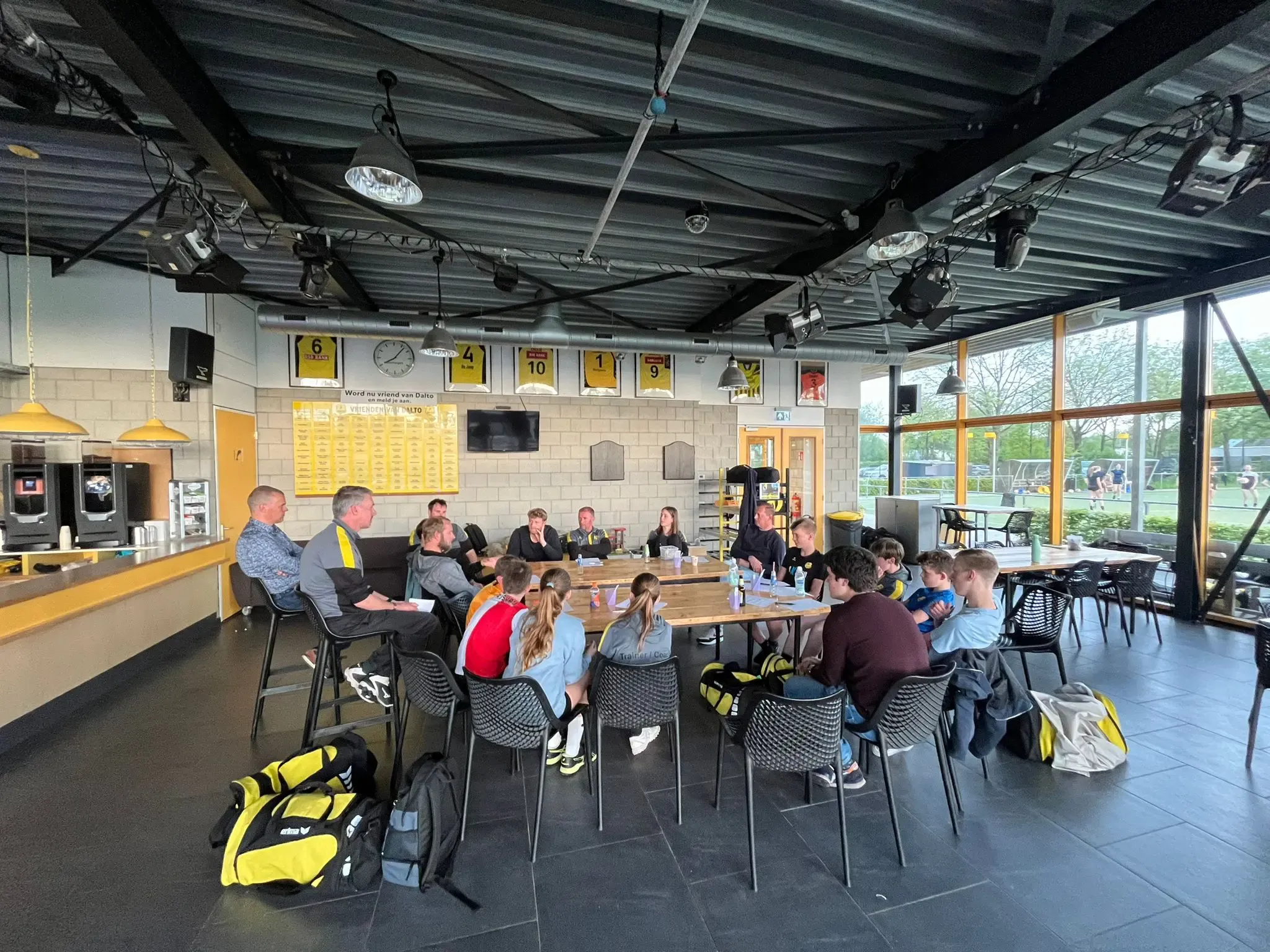 Trainerscafé over terug- en vooruitblikken op een seizoen 2